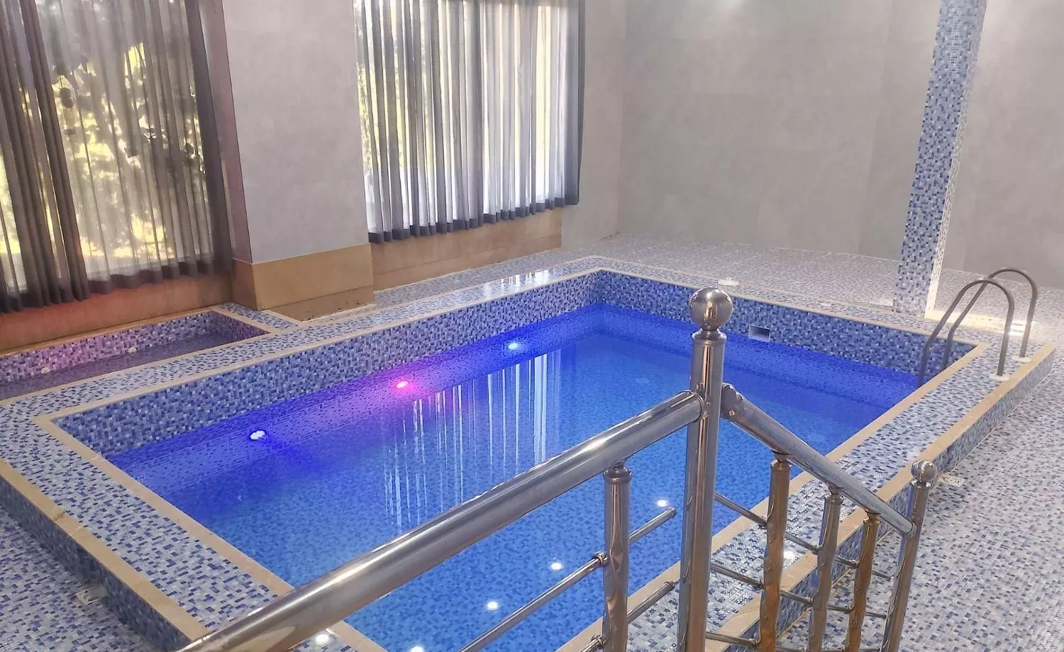 باغ ویلا استخر جکوزی بیلیارد