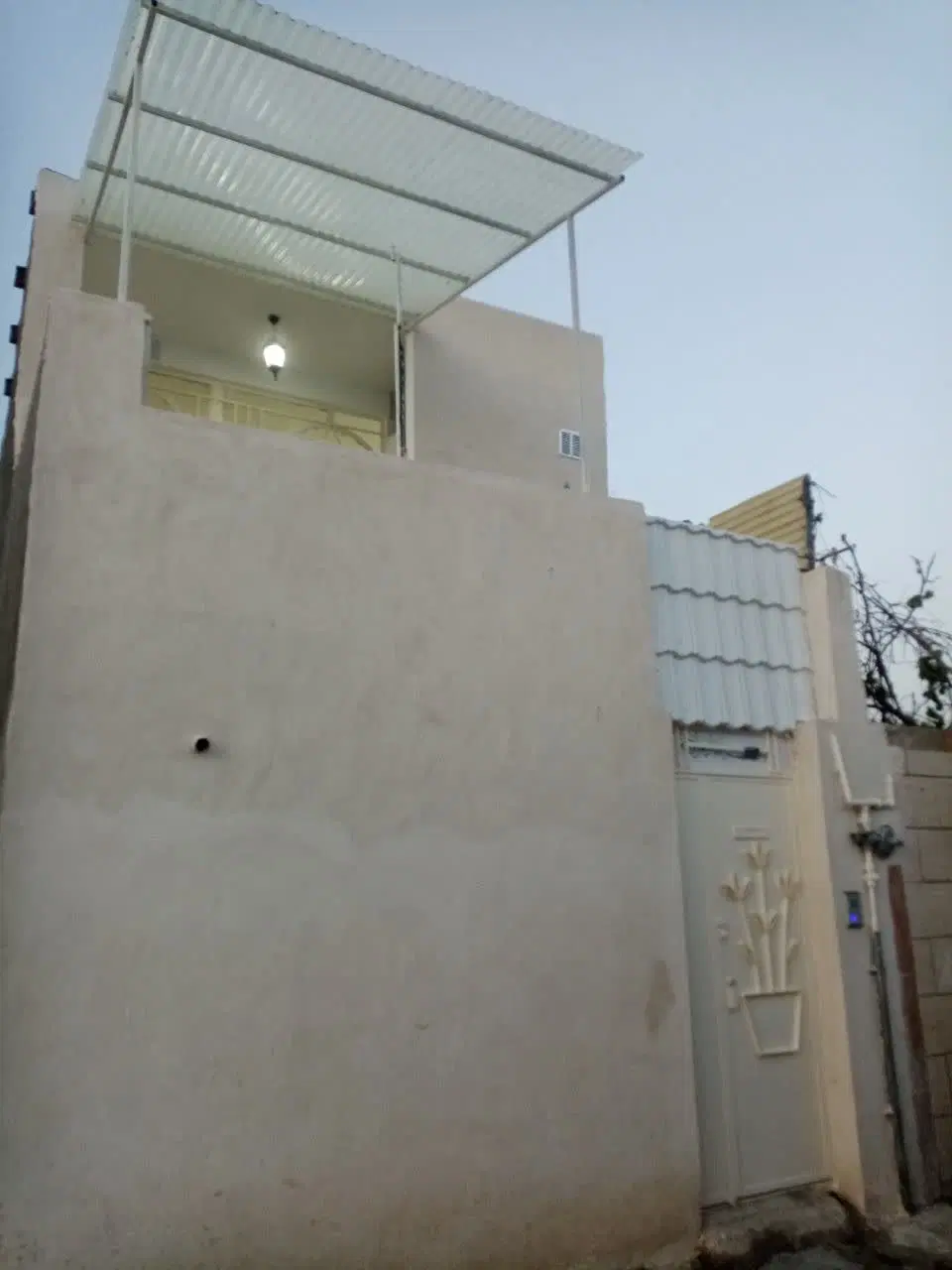 ساختمان ویلای دو طبقه مجزا