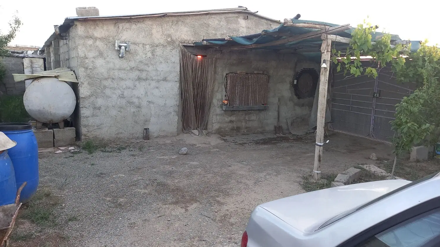 ملک چهار دیواری چهار صد متری