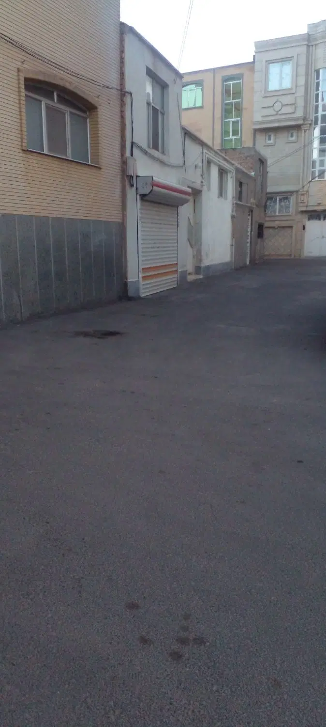 حیاط‌ ویلایی‌ ایل‌ گلی