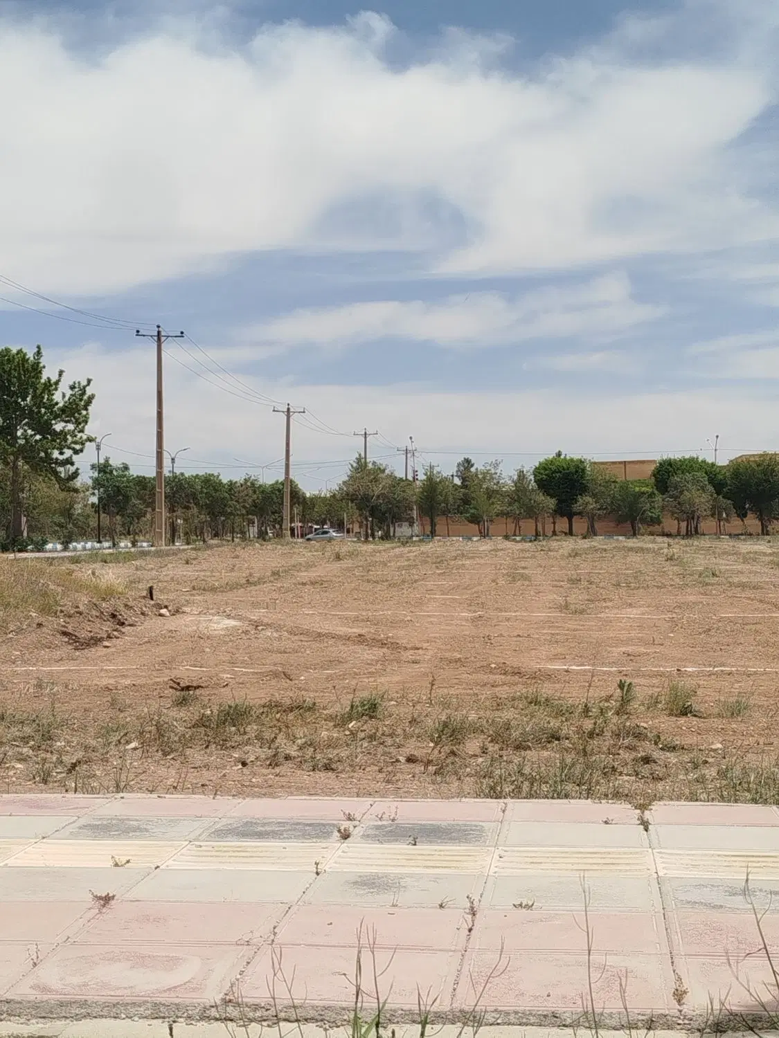 فروش زمین مسکونی همراه با مجوز تجاری