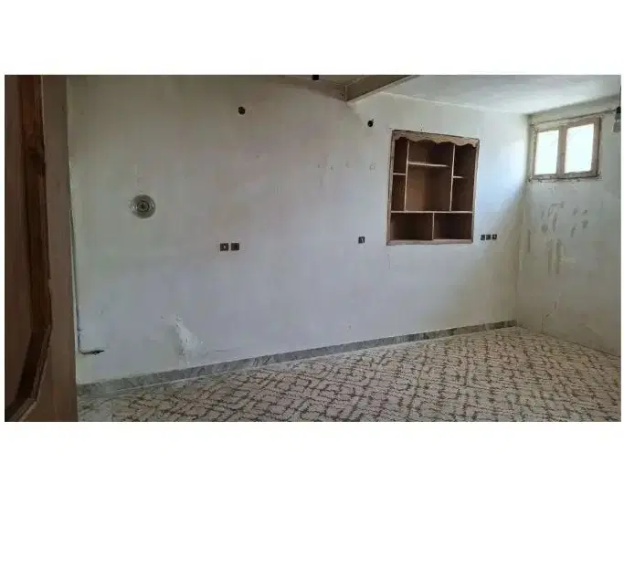 حیاط فروشی حاشیه خ اصلی  خانلق