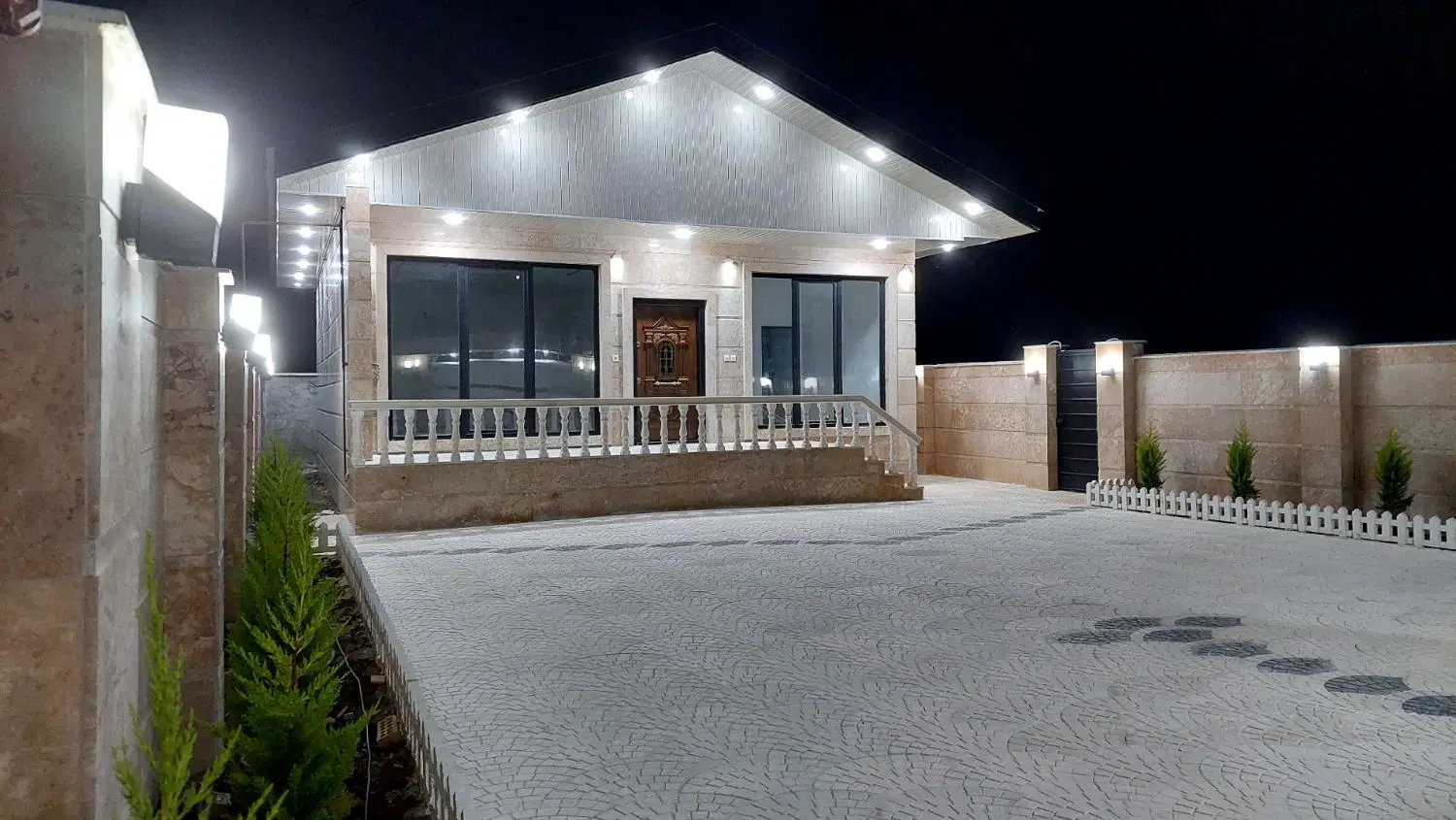 ۳۰۰مترزمین ۱۰۰متربنا