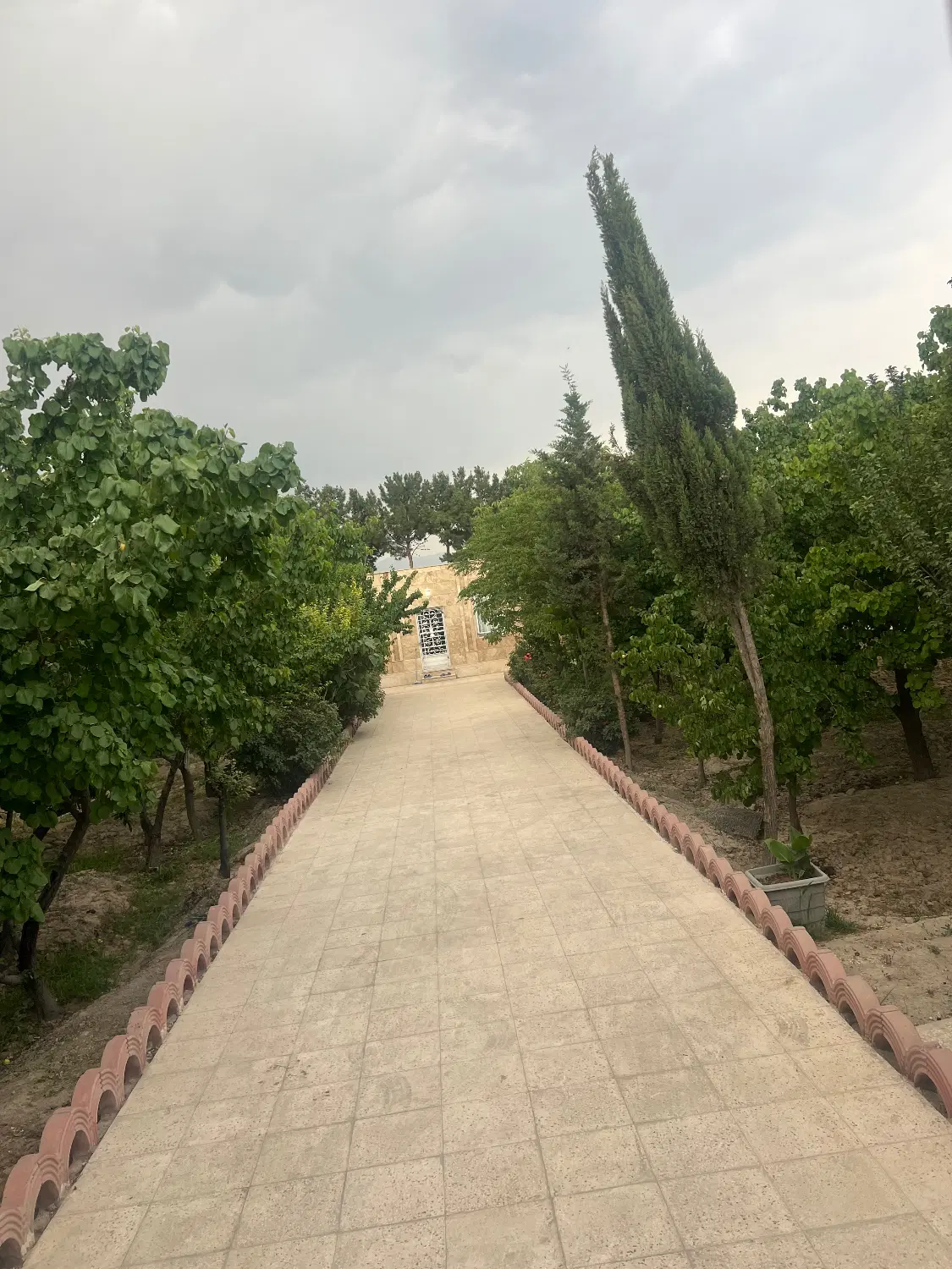 باغچه ۴۰۰ متری شهریار میدان نماز