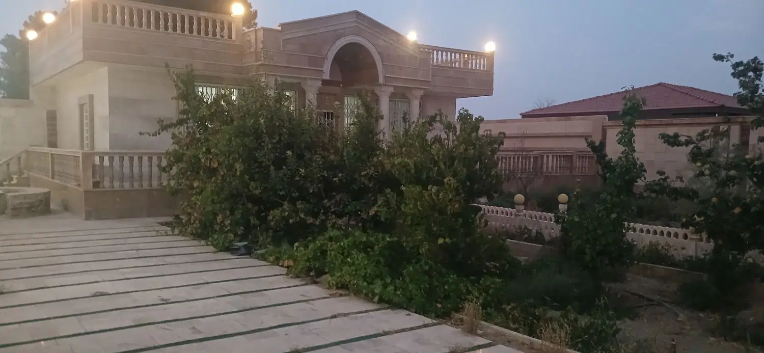 باغ ۵۰۰ متری نما رومی کوچه اختصاصی