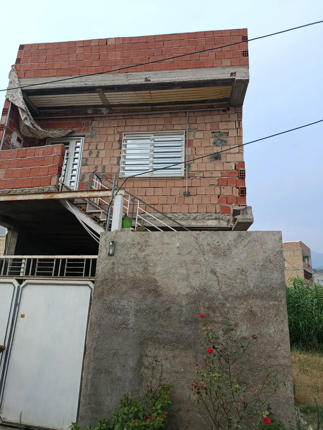 ویلایی نوساز سه طبقه