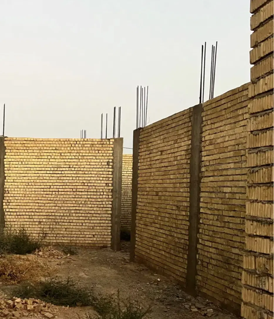 خانه نیمه کاره پشت بند(محله امید)