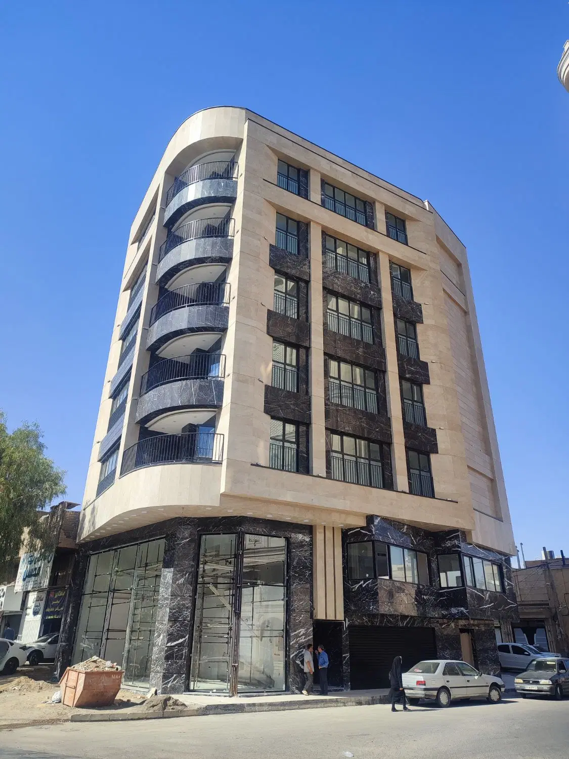 زمین ۵۶۰ هکتاری _ فروشگاهی