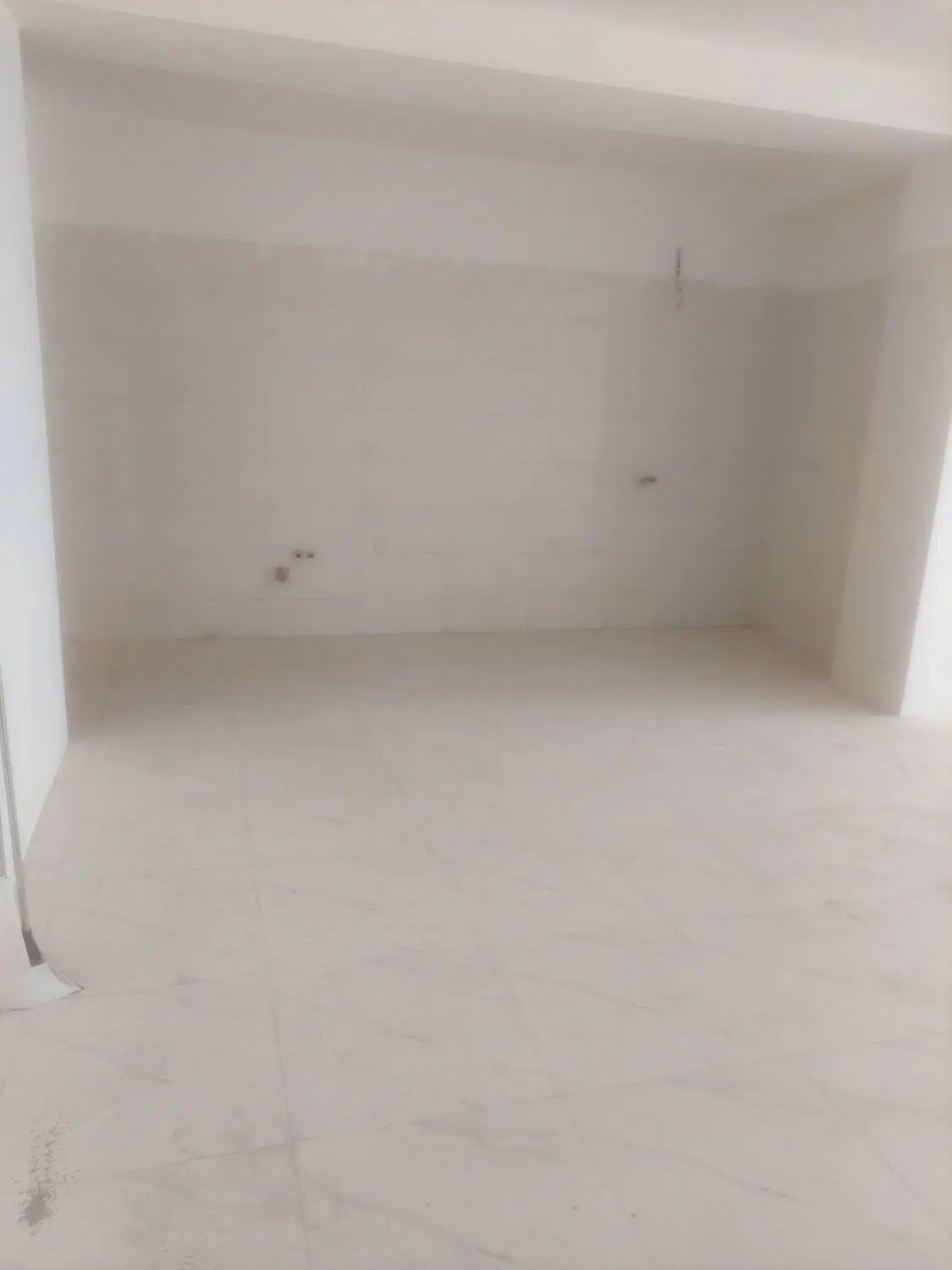 160متری نوساز خام فول امکانات خ انقلاب