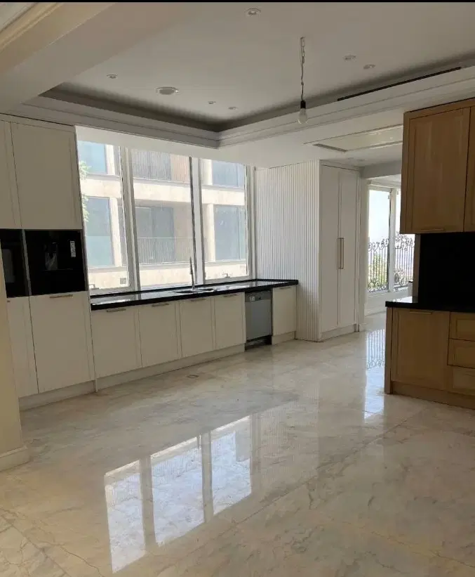 ۷۲ متری  تک واحدی   نبش میدان طلایی