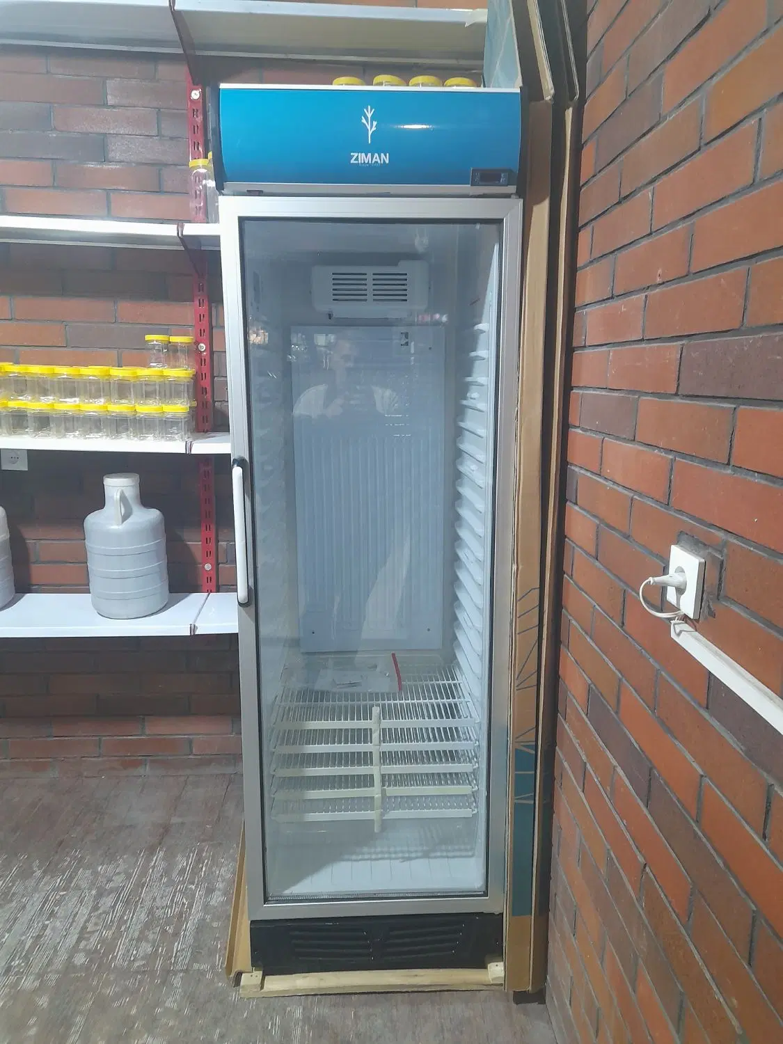 یک دهنه مغازه به متراژ ۱۳ مترو نیم خیابان اصلی طیب