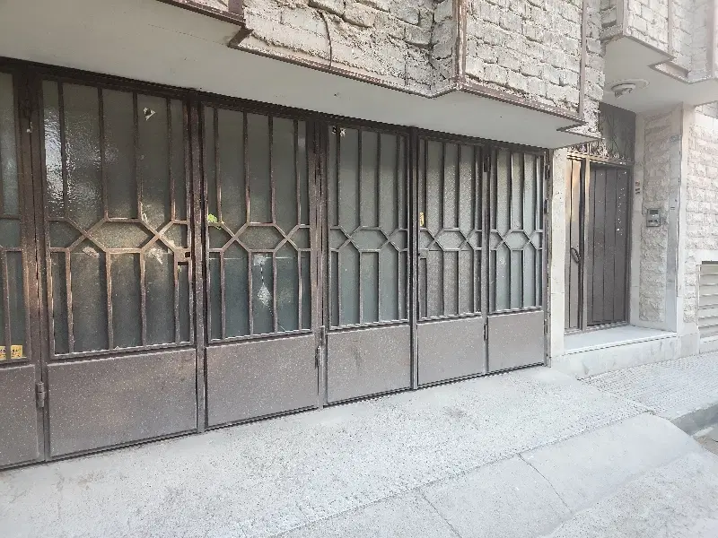 طبقه ۲۰۰ متری