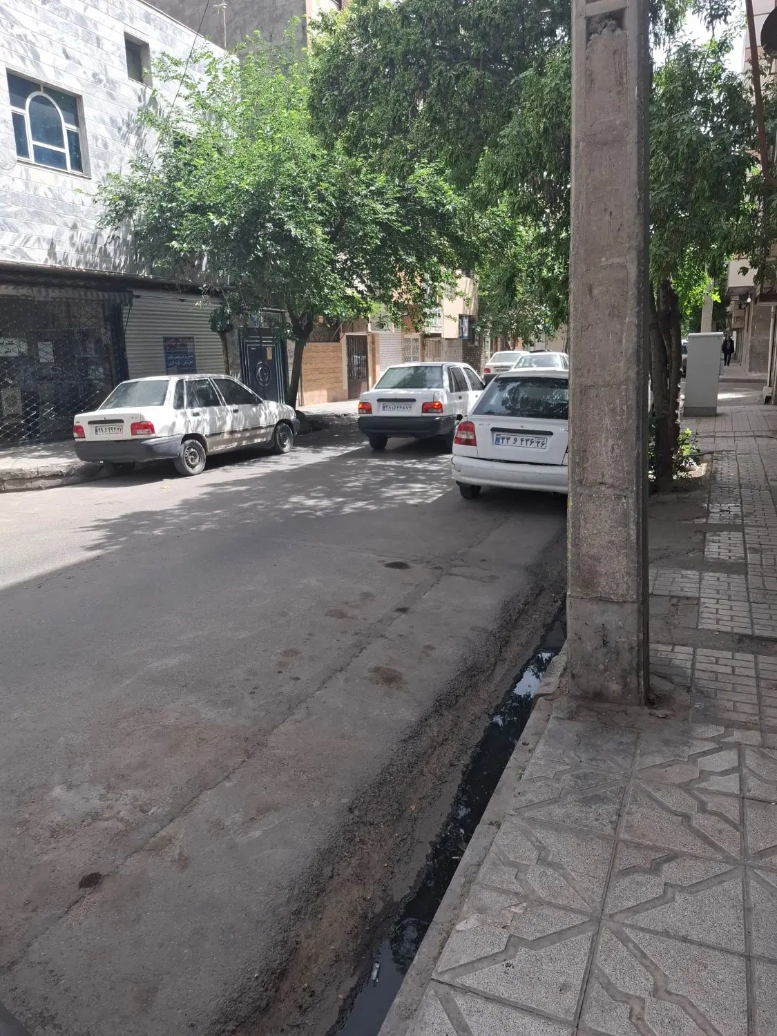 خیابان ایثارگران 23 طبقه همکف واحد 50 متری