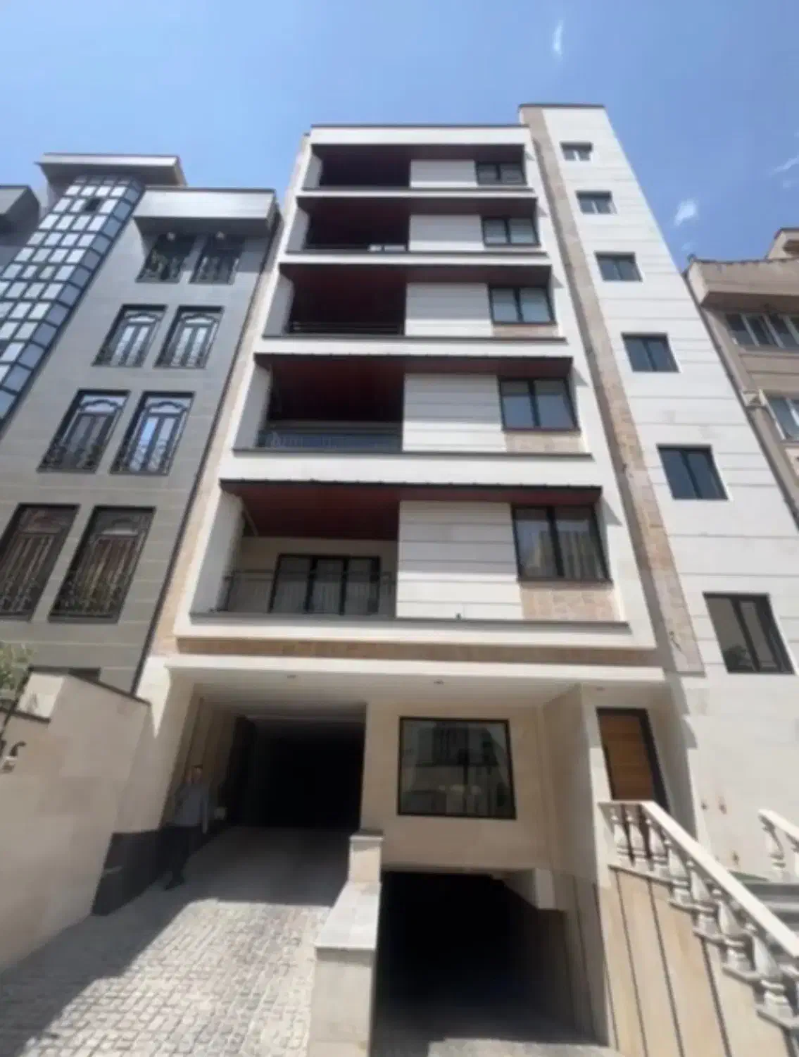 واحد اپارتمان  ۱۶۶ متری
