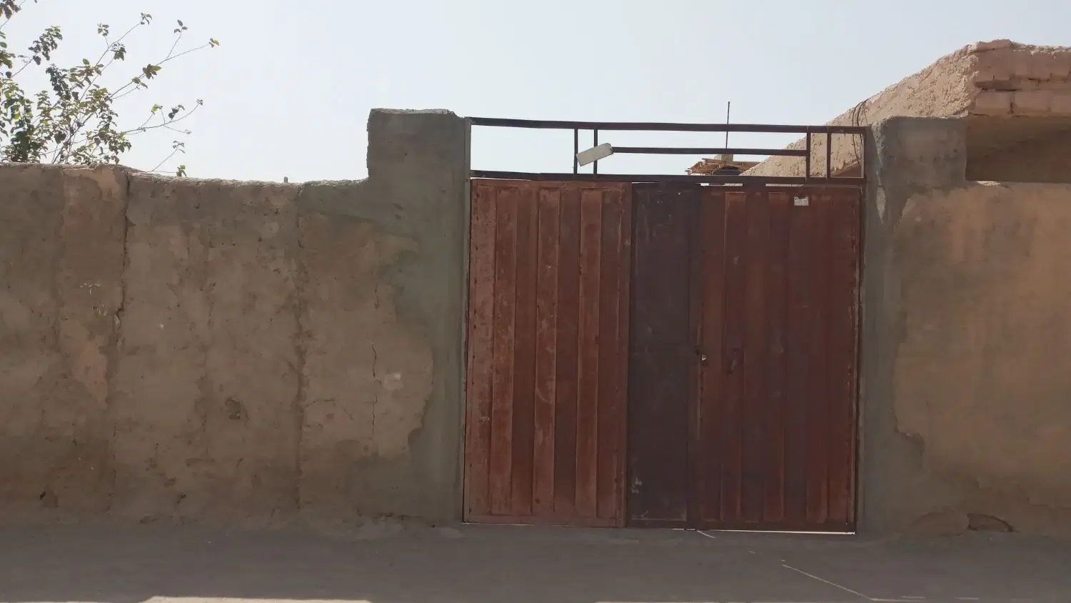 خانه کلنگی ۳۶۵متر کل زمین و ۱۵۰ متر زیربنا