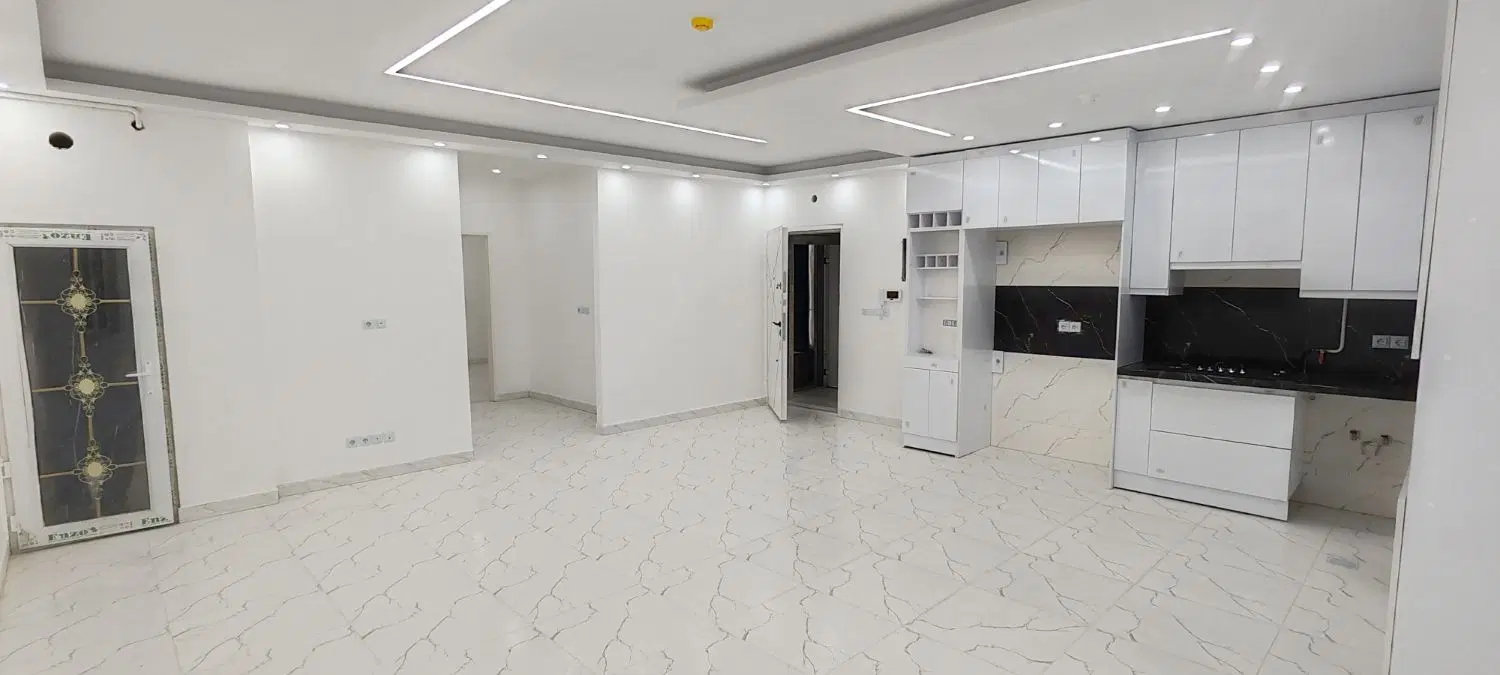 آپارتمان نوساز_ تاپ لوکیشن زمین شهری _ مستر دار