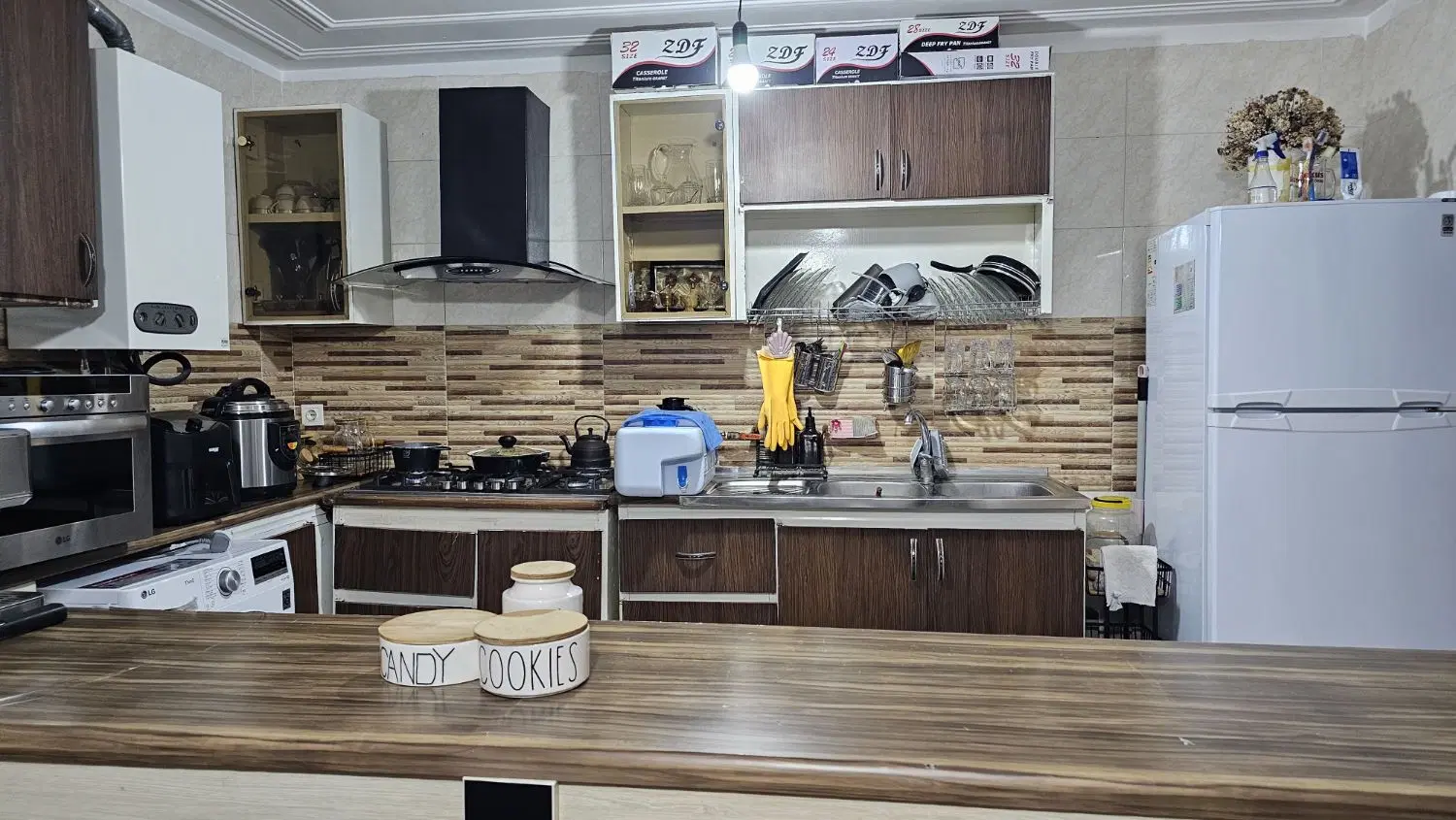رهن و اجاره آپارتمان نوساز دوخوابه در جهانگردی