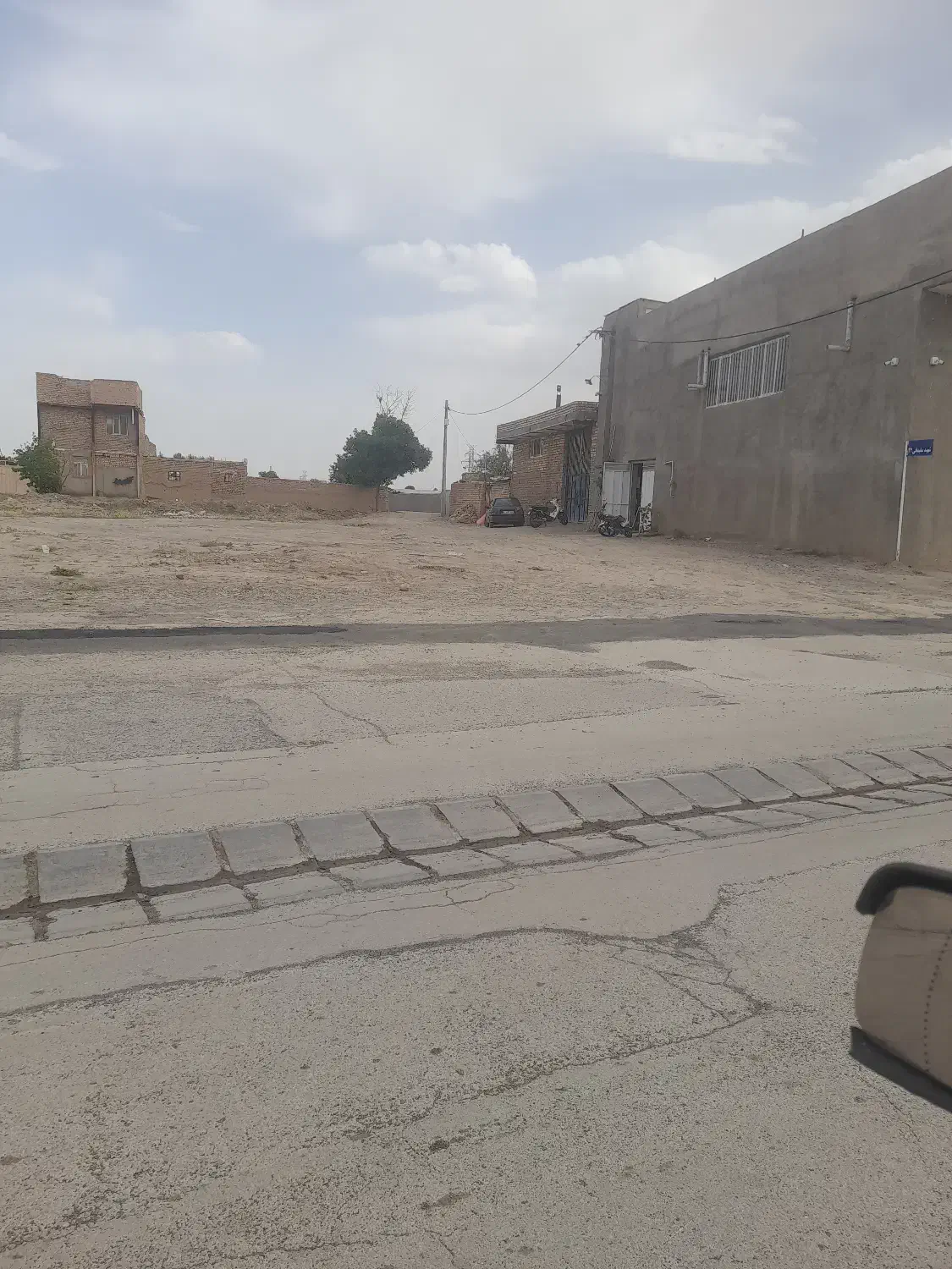 زمین فروشی قابل ساخت ۸۶۰امتیازروی زمین