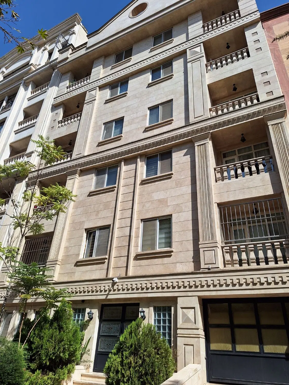 ۹۲متر ابن سینا طبقه اول با پارکینگ