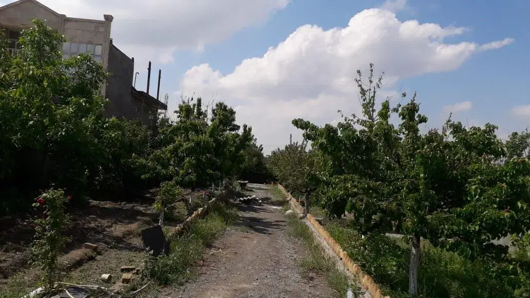 باغ ۸۶۰ مترکاربری مسکونی بر ۳۵ متری شقایق