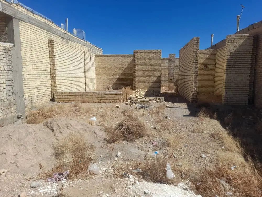 زمین نیمه کاره صغاد
