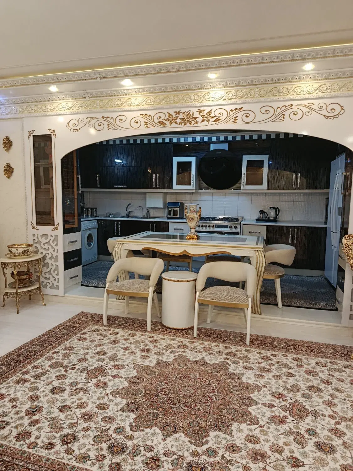 فروش واحد۱۲۷ متری کاملا فول  در میدان مبارزان