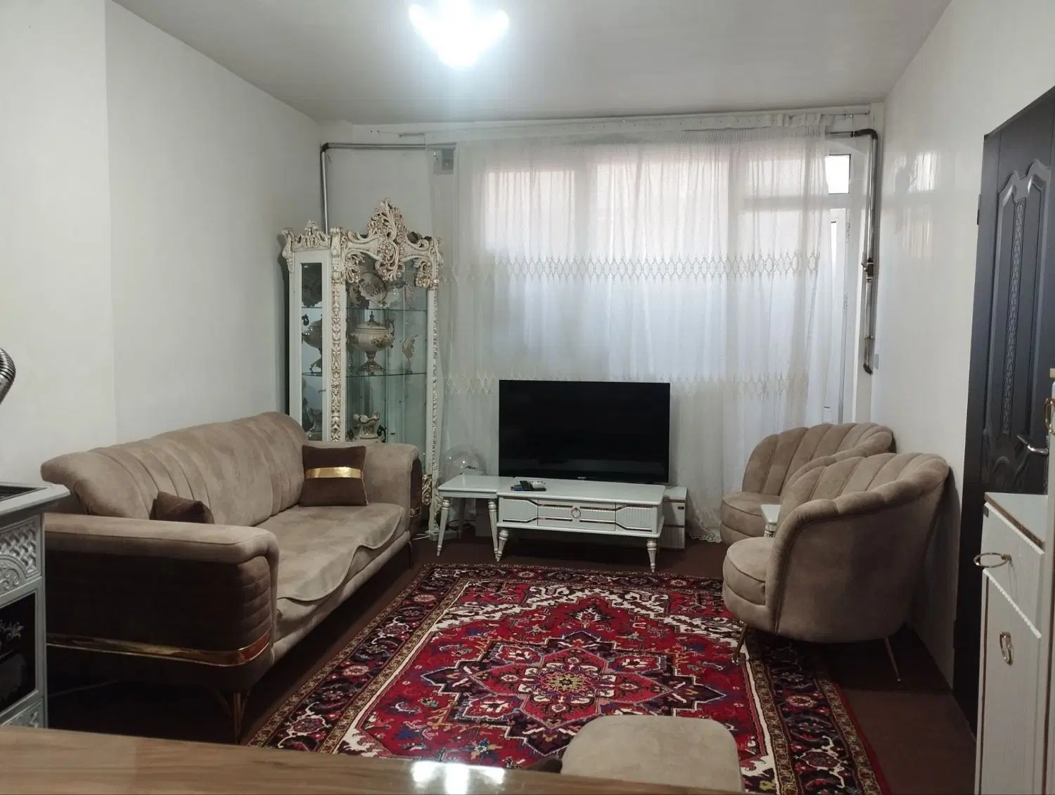 اپارتمان آسانسور دار و ماشین رو 60متری