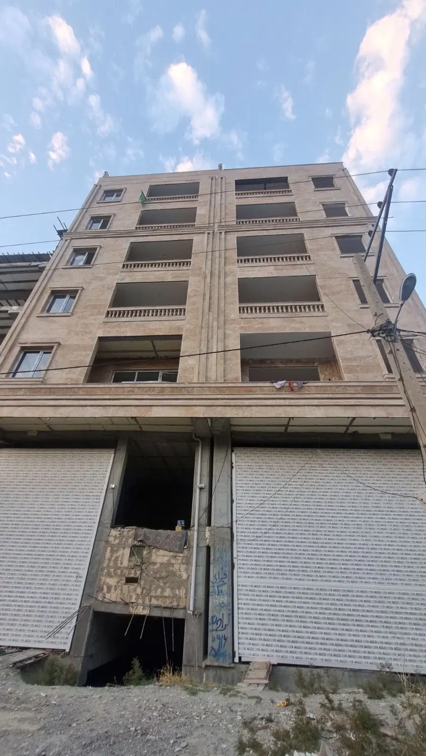 واحد نوساز 85 متری _ بر بلوار صنعت _ نزدیک تحویل