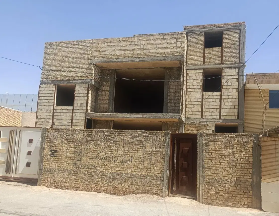 فروش نیمه ساز دوطبقه درب حیاط مرکز شهر