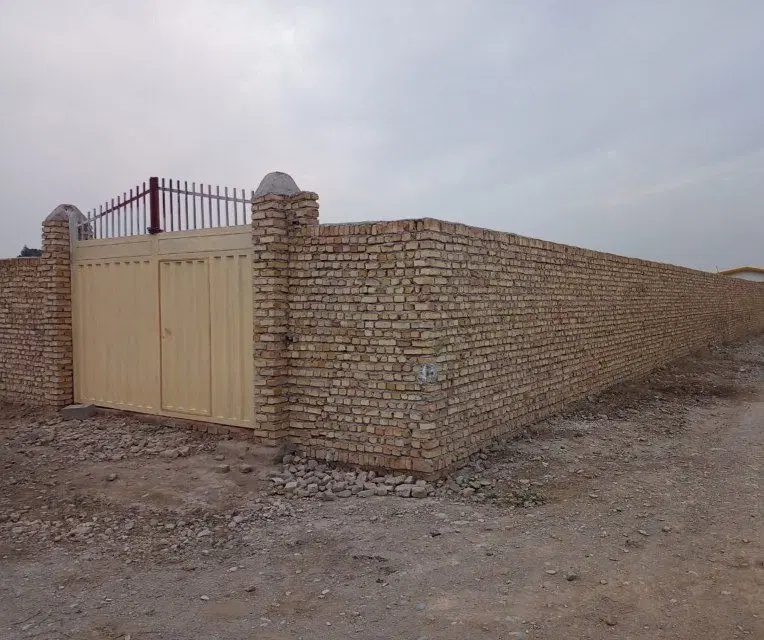 چهار دیواری آجری 1400متری در بهترین لوکیشن آبباریک