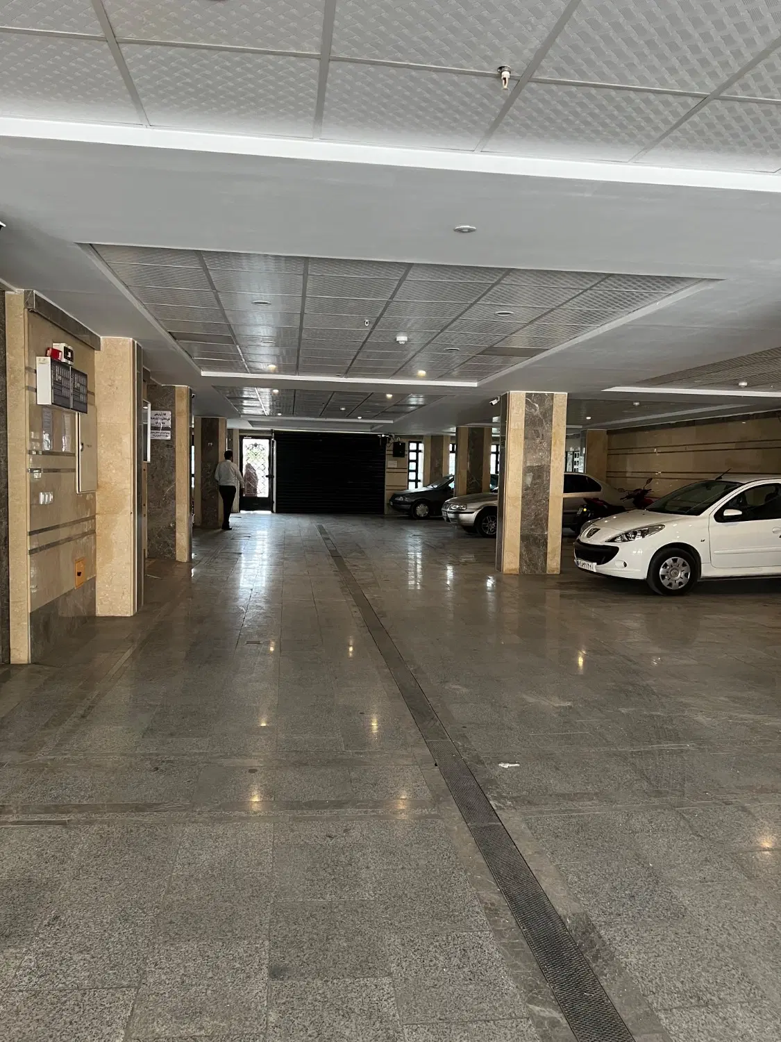 آپارتمان ۱۳۶ متری سنددار