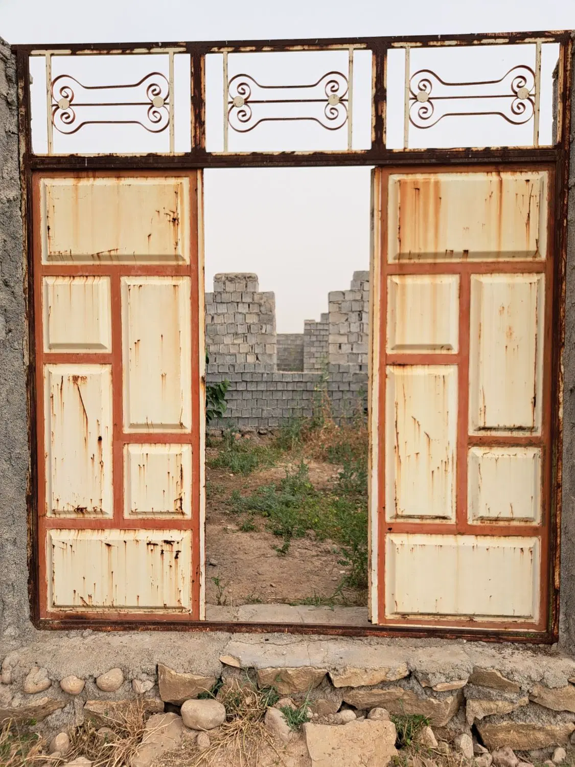 منزل نیمه ساخته در اسلام‌آباد سرنهری