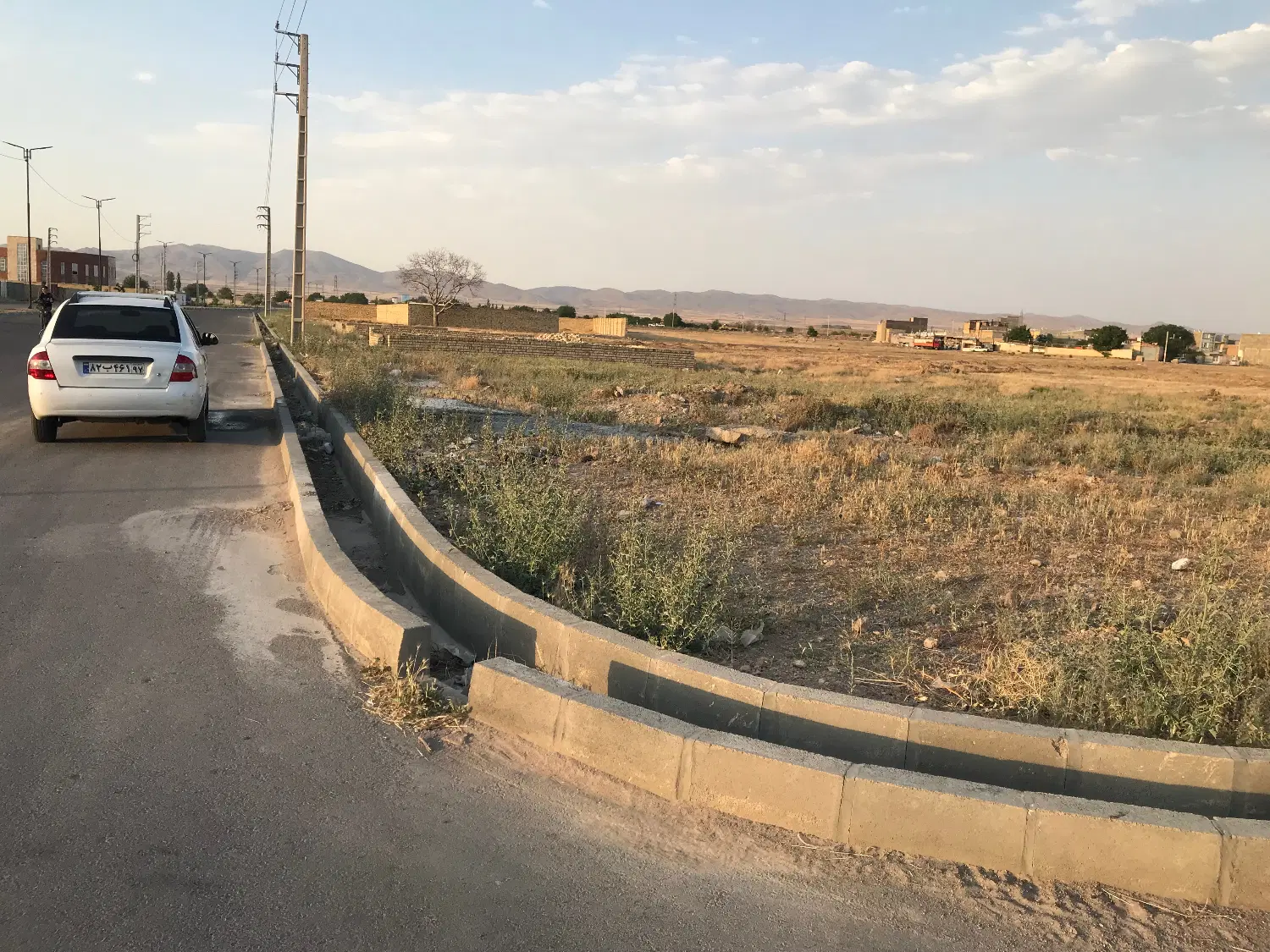 زمین 100 متری