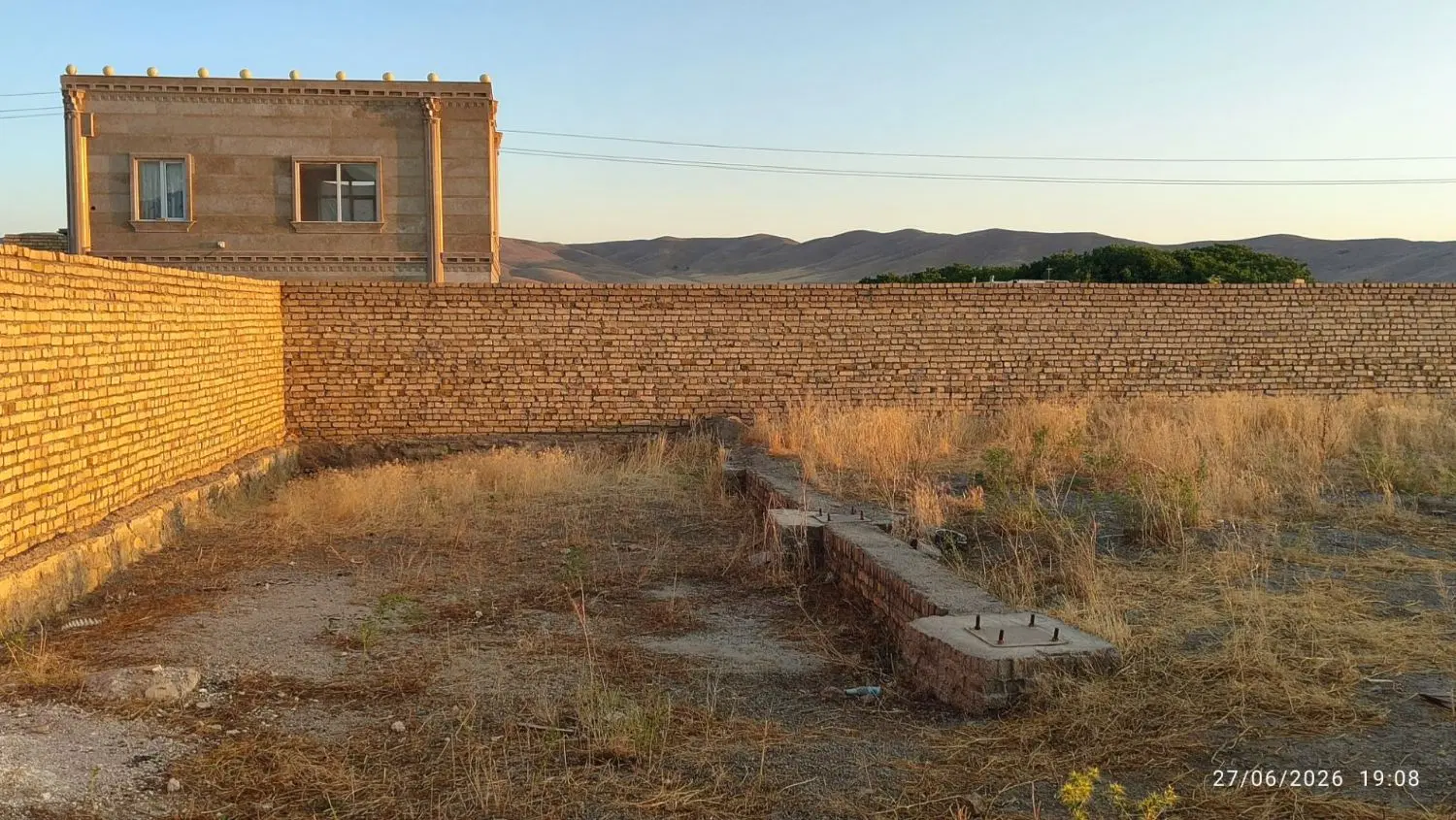 چهار دیواری ۱۰۰۰ متری بر جاده اصلی، روستای ننج