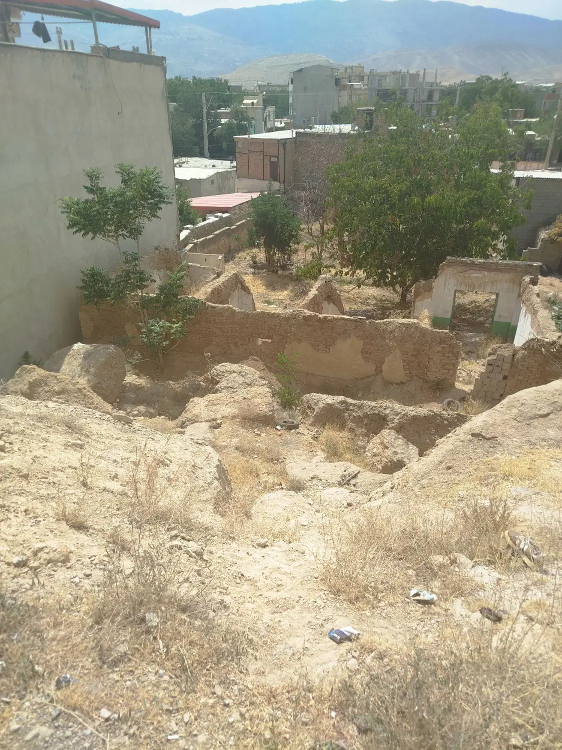 زمین مسکونی و تجاری