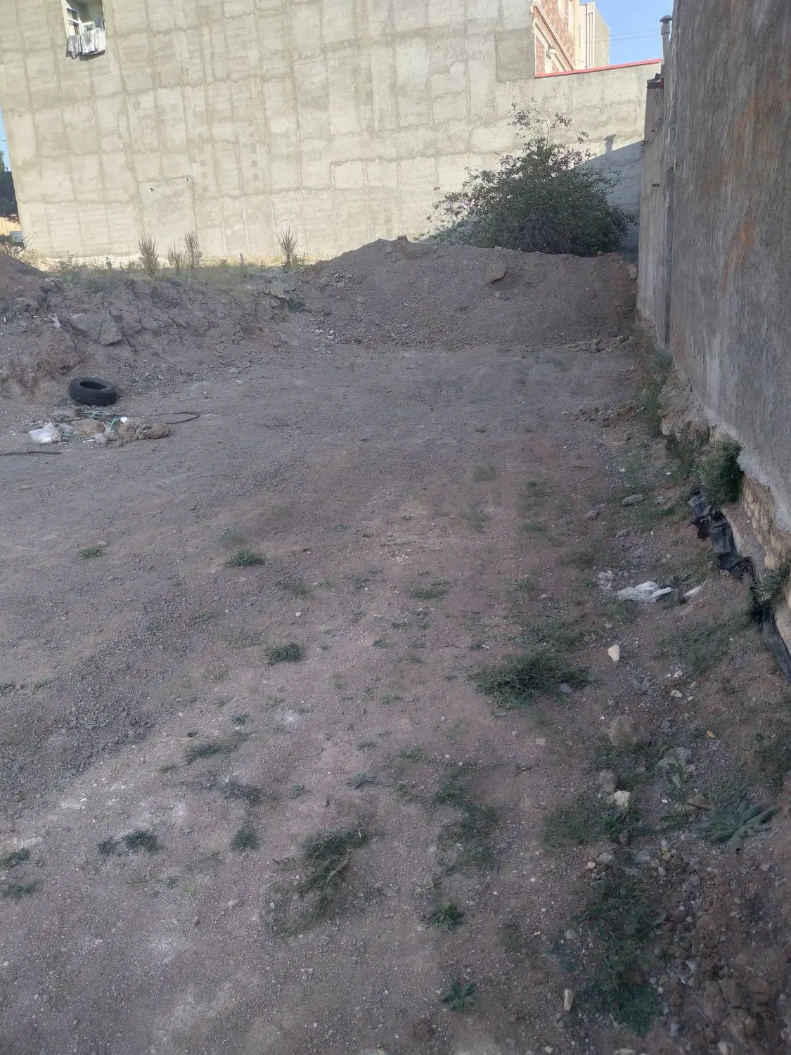 زمین به متراژ ۲۰۴ متر