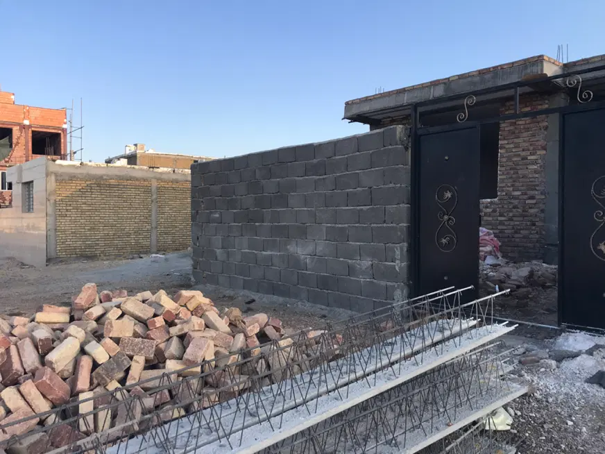 خانه ویلایی نیمه کاره ۱۲۸ متری سرطاف