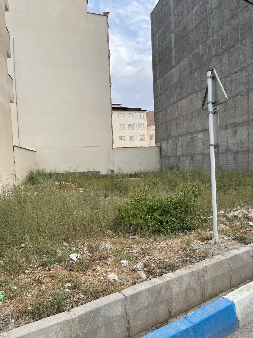 زمین مسکون۲۰۳ متر شهرک مخابرات خیابان ۱۸ متری