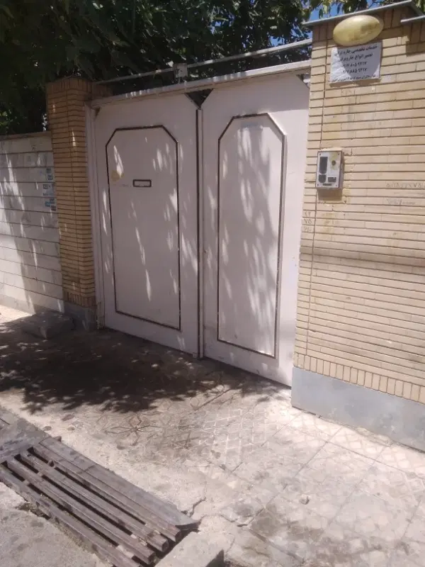 فروش  فوری  منزل  ویلایی  ۲۰۰متر منطقه امن دوخوابه