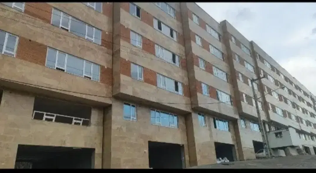 فروش واحد ۱۱۰ متری آونگ دو نوزده بهاران