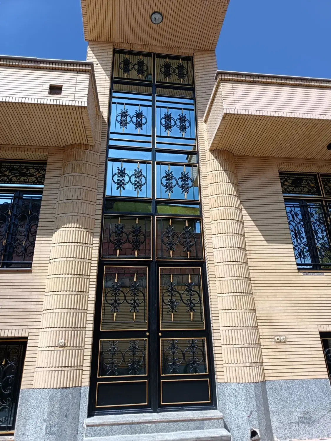 باسلام آپارتمان در خیابان هفده شهریور