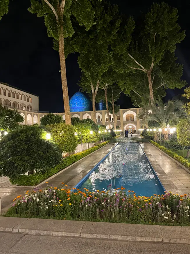مغازه ۱۵۰ متری