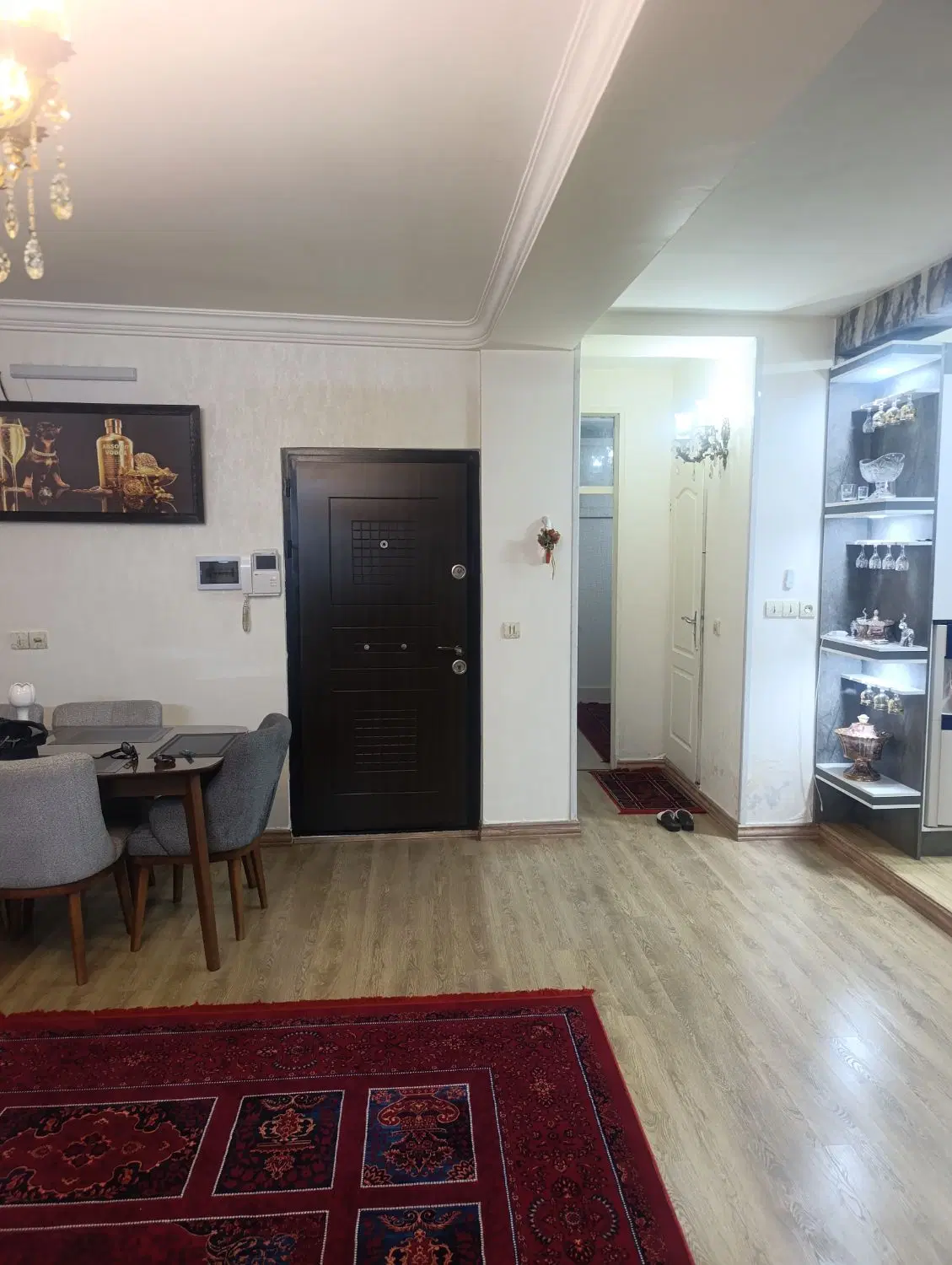 آپارتمان 93متری پارکینگ دار