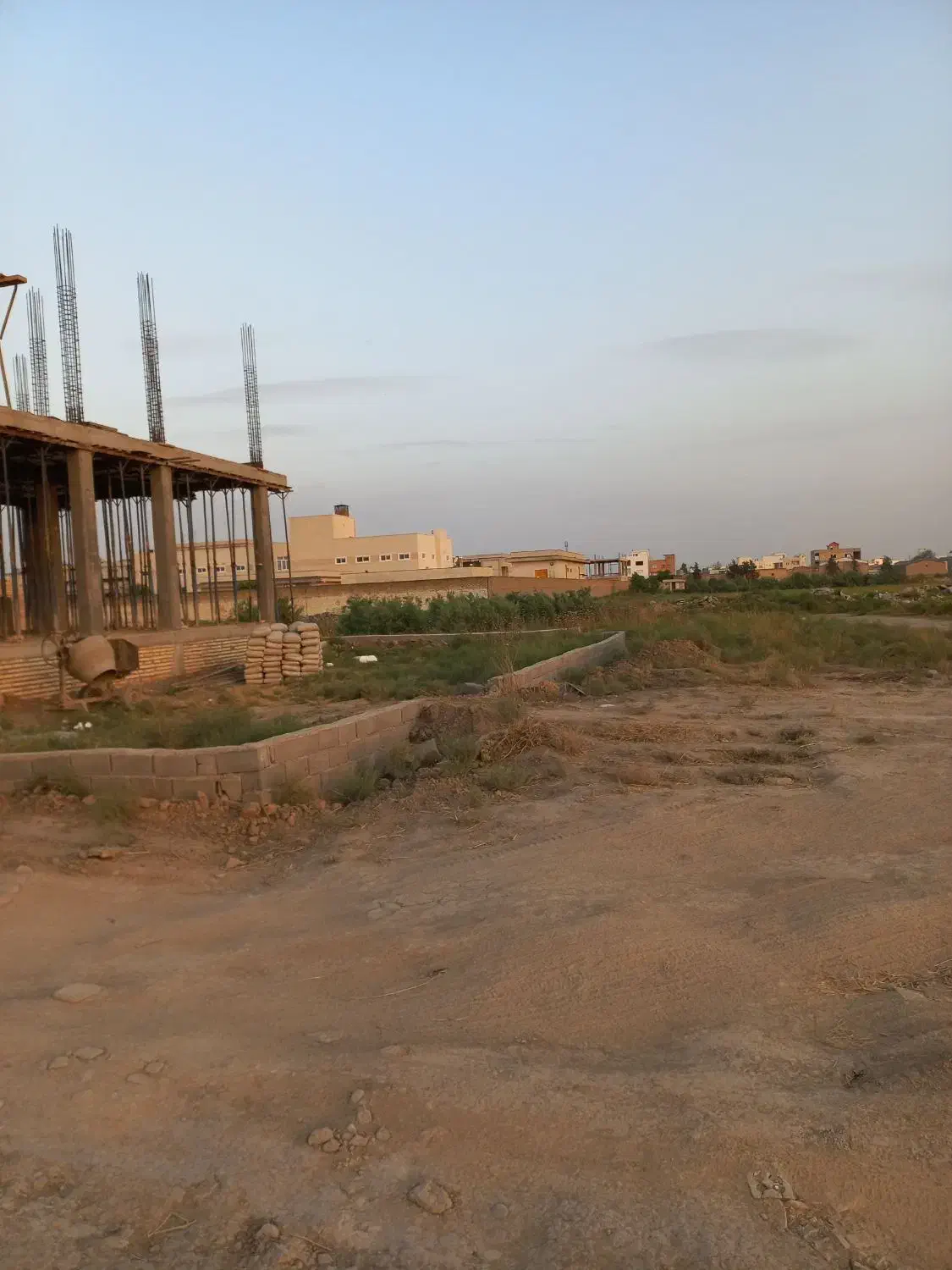۱۰۰متر زمین مسکونی