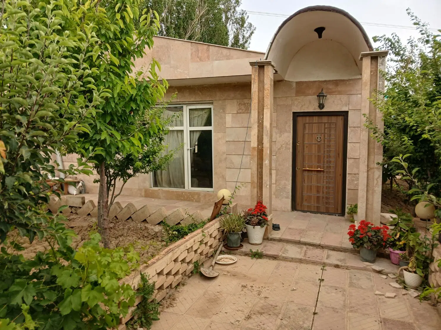 باغچه ویلایی ۶۵۰متر