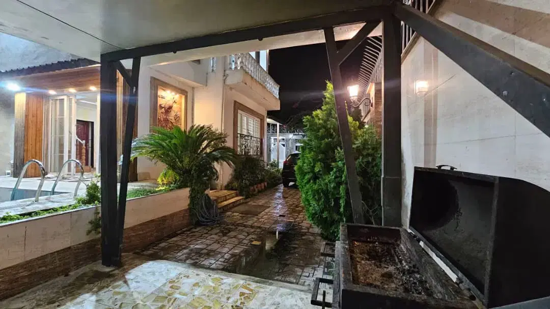 ویلای ساحلی استخردار