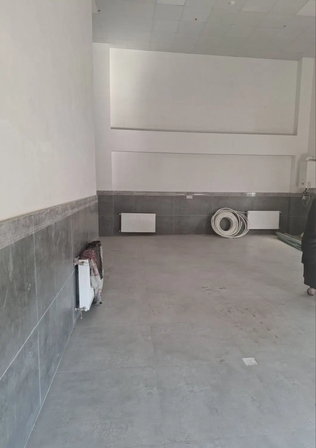 انباری نوساز بر خیابان اصلی شیخ کلخوران