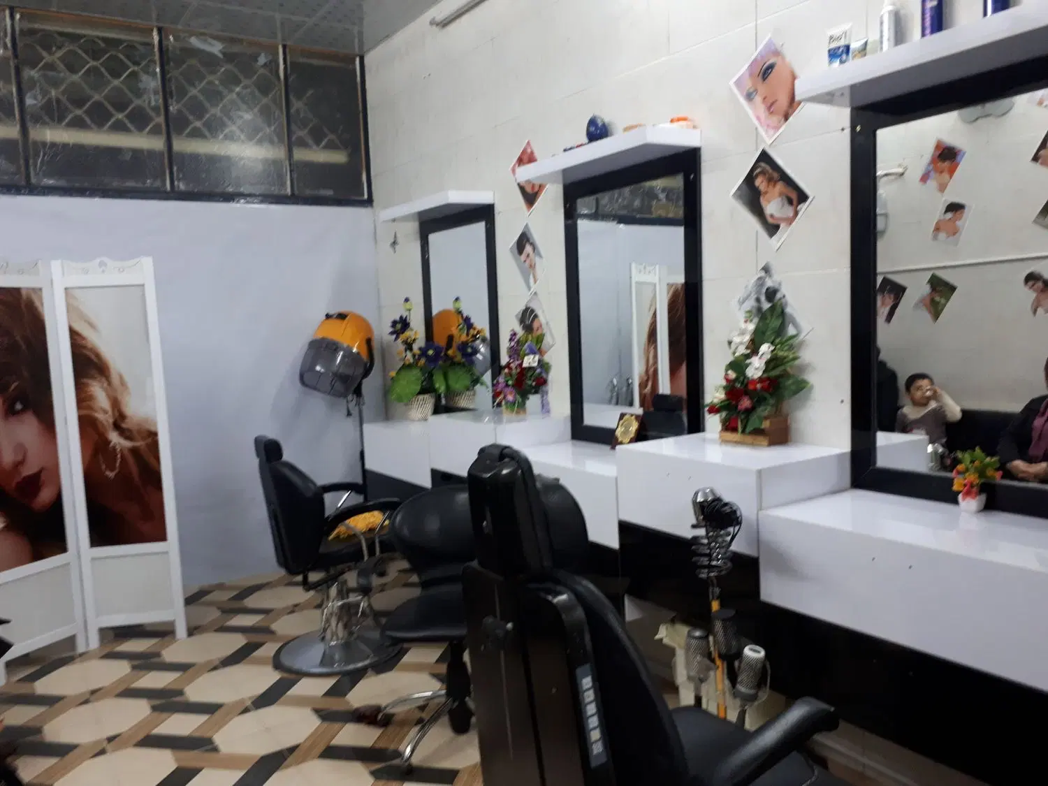 مغازه تمیز بر خیابان