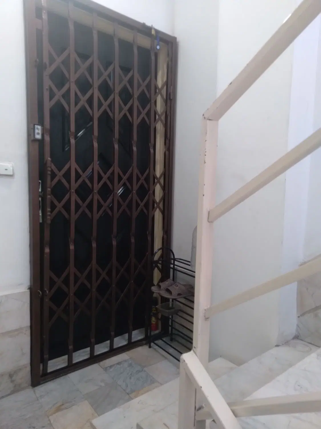 ۴۲متر .نزدیک بازارچه .فول بازسازی.کوچه سرمدی