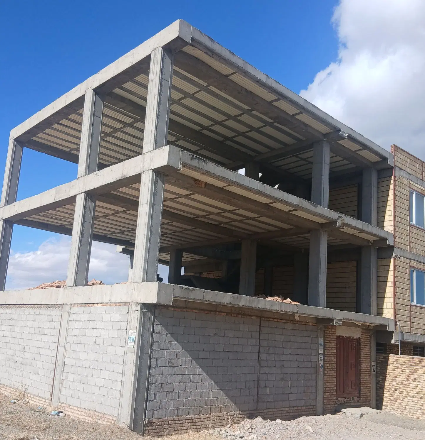 نیمه کاره